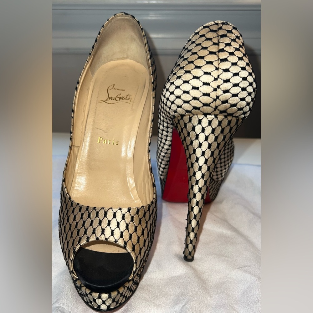Christian Louboutin Cream and Black Lace Peep Toe Platform Pumps - Size 39.5